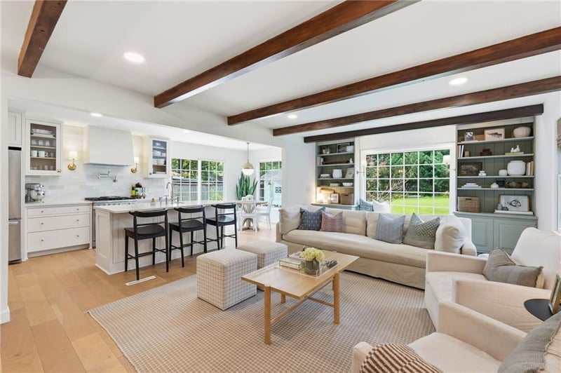9614 Mohawk Dr, Overland Park, KS 66206