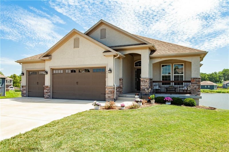 1112 Crabtree Cir, Oak Grove, MO 64075