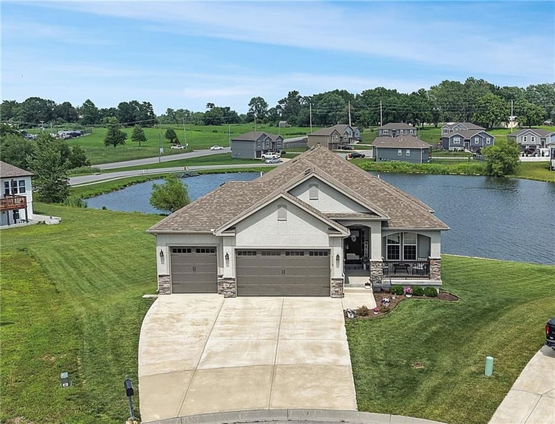 1112 Crabtree Cir, Oak Grove, MO 64075