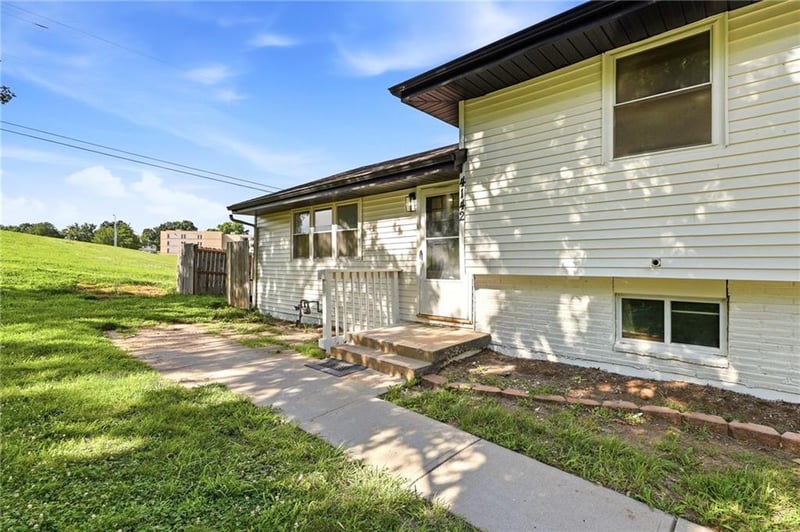 4142 Lister Ave, Kansas City, MO 64117
