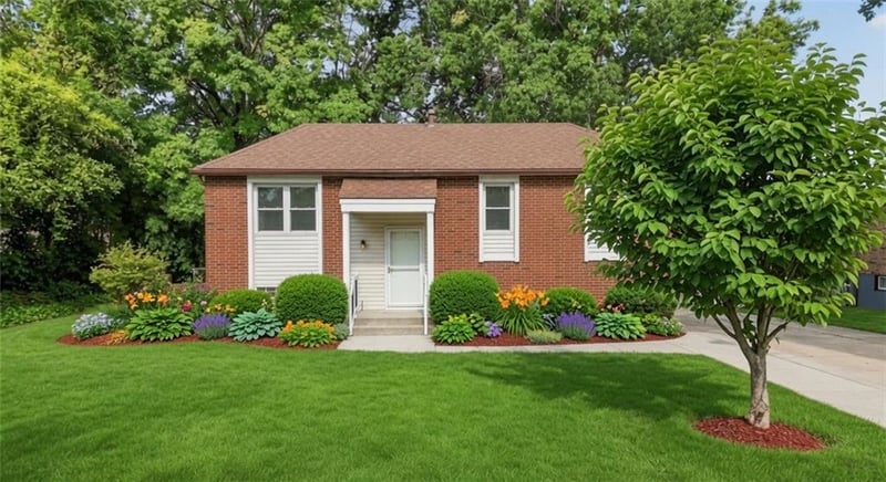 1021 Canterbury Rd, Blue Springs, MO 64015