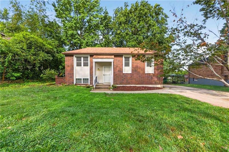 1021 Canterbury Rd, Blue Springs, MO 64015
