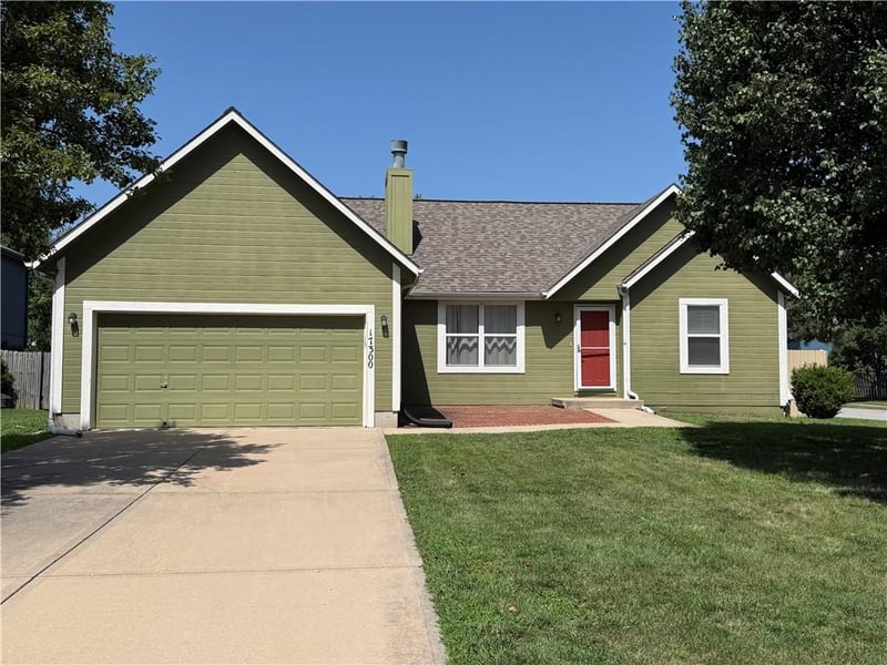 17300 Jennifer St, Gardner, KS 66030