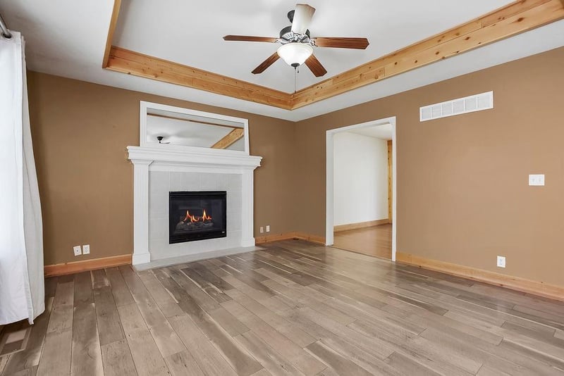 421 Golfview Dr, Pleasant Hill, MO 64080