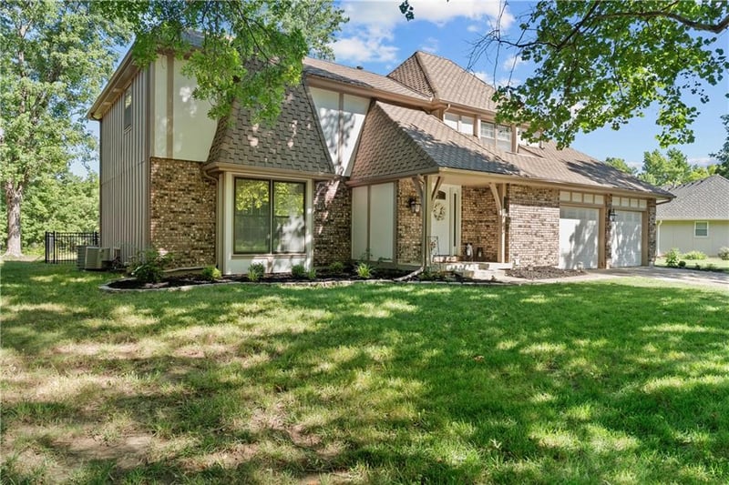 4000 Cimarron St, Lee's Summit, MO 64064