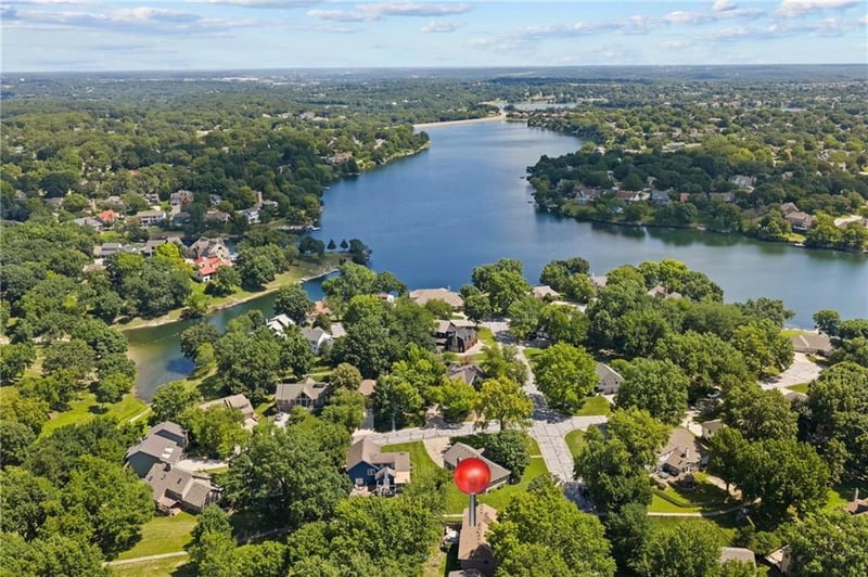 4000 NW Cimarron St, Lee's Summit, MO 64064