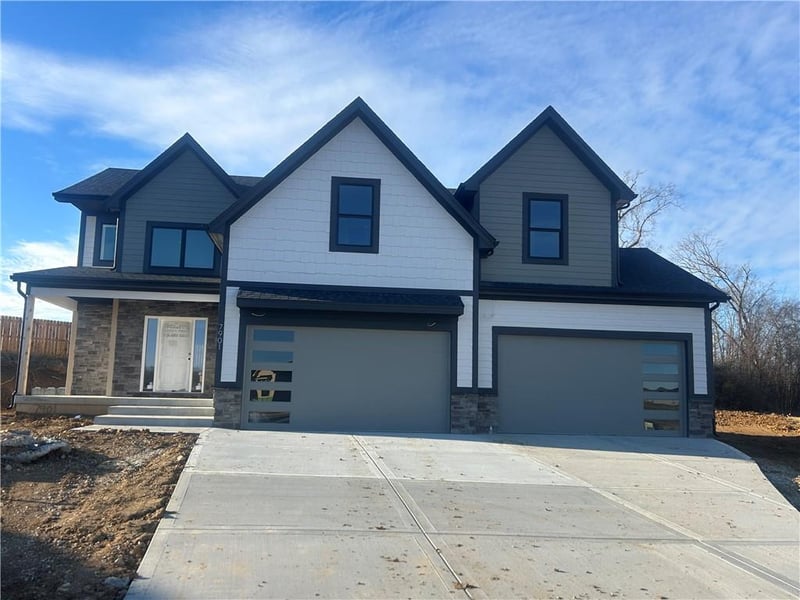 32810 Perry Rd, Grain Valley, MO 64029