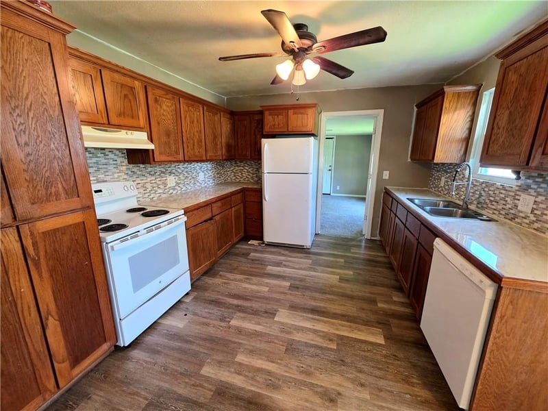 202 7th St, Lacygne, KS 66040