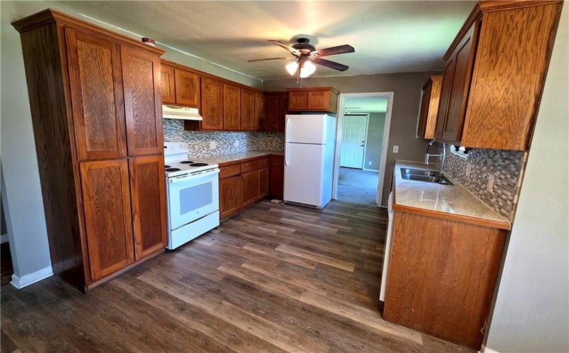 202 7th St, Lacygne, KS 66040