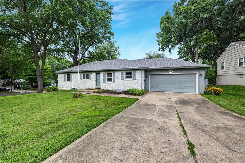 6214 86th St, Overland Park, KS 66207