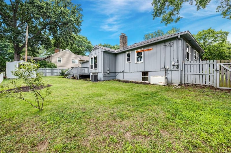 6214 86th St, Overland Park, KS 66207