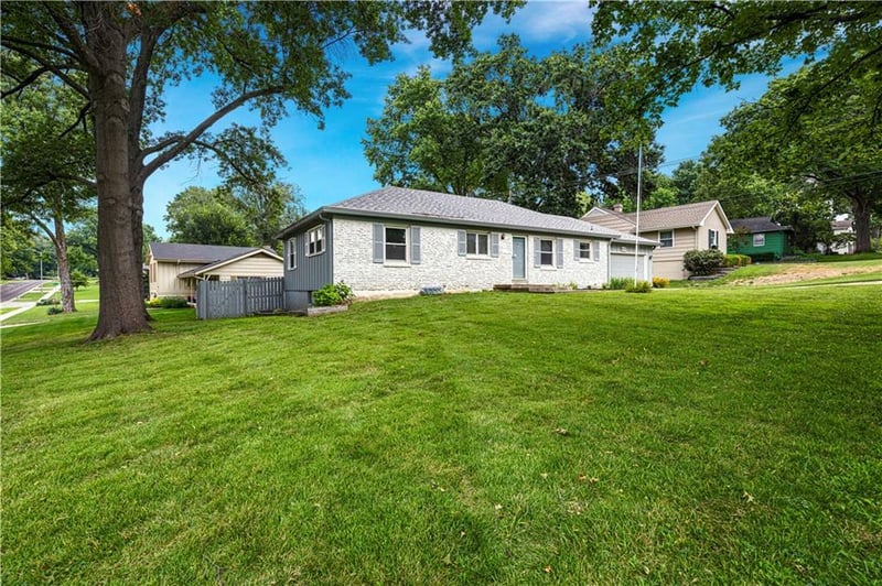 6214 86th St, Overland Park, KS 66207
