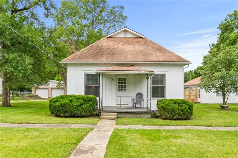 340 3rd St, Wellsville, KS 66092