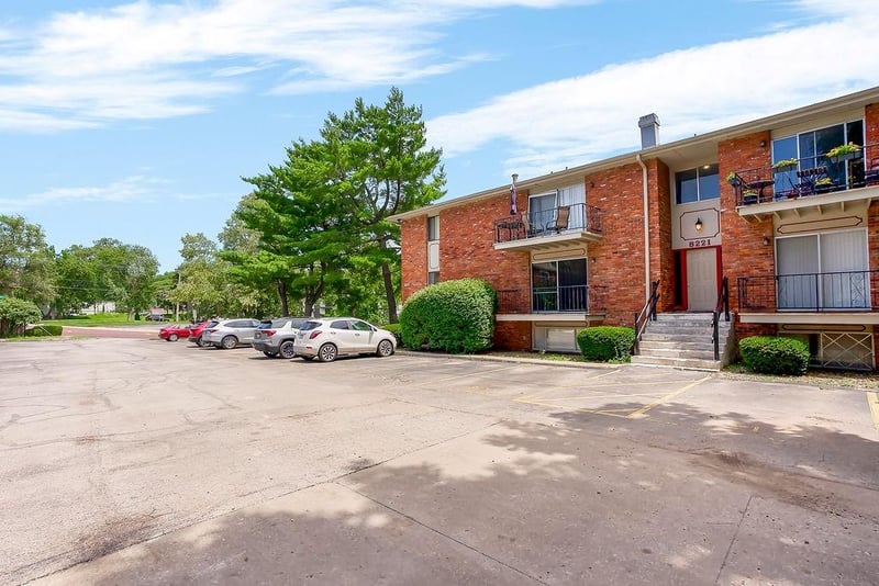 8221 Santa Fe Dr #12, Overland Park, KS 66204