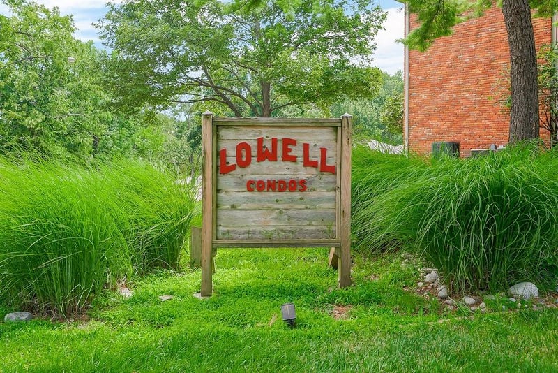 8221 Santa Fe Dr #12, Overland Park, KS 66204