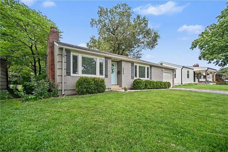 2200 74th Ter, Prairie Village, KS 66208