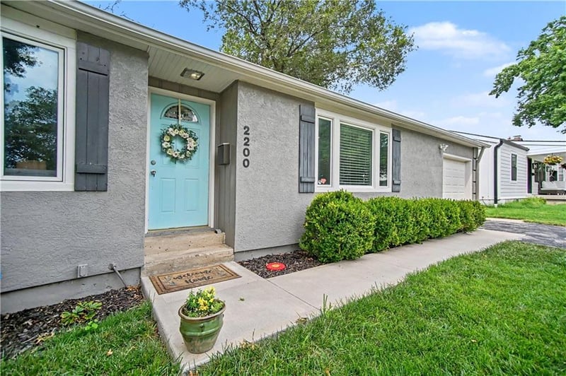 2200 74th Ter, Prairie Village, KS 66208