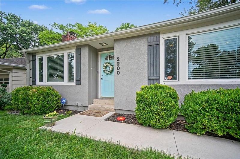 2200 74th Ter, Prairie Village, KS 66208