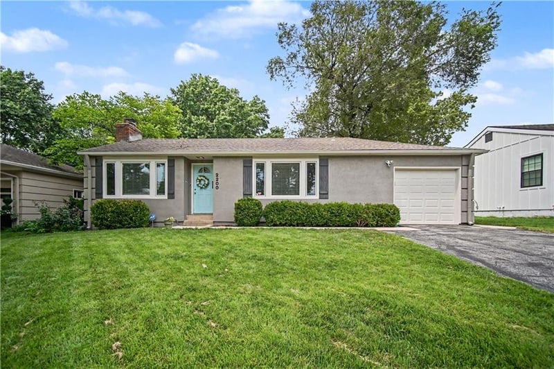 2200 74th Ter, Prairie Village, KS 66208