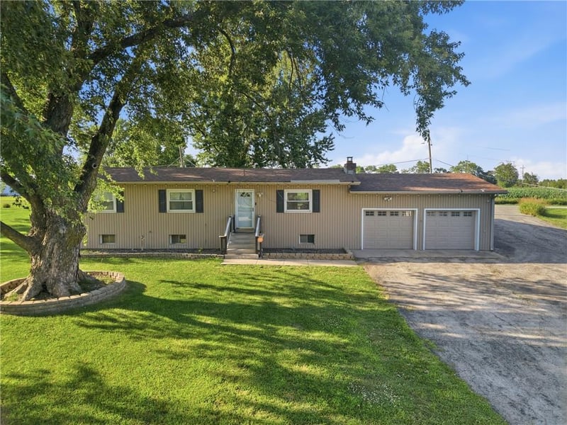 20840 180th St, Olathe, KS 66062