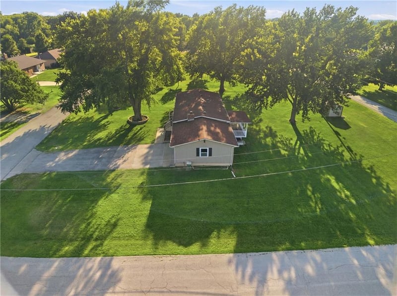 20840 180th St, Olathe, KS 66062