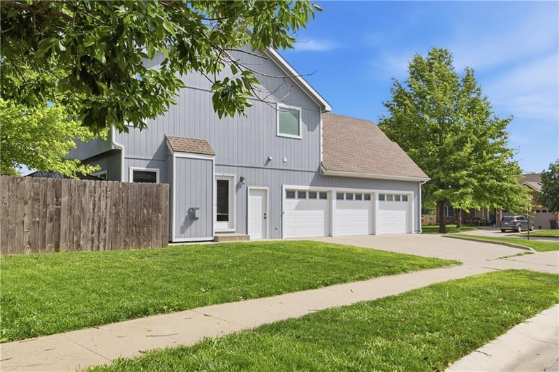 1820 160th St, Basehor, KS 66007