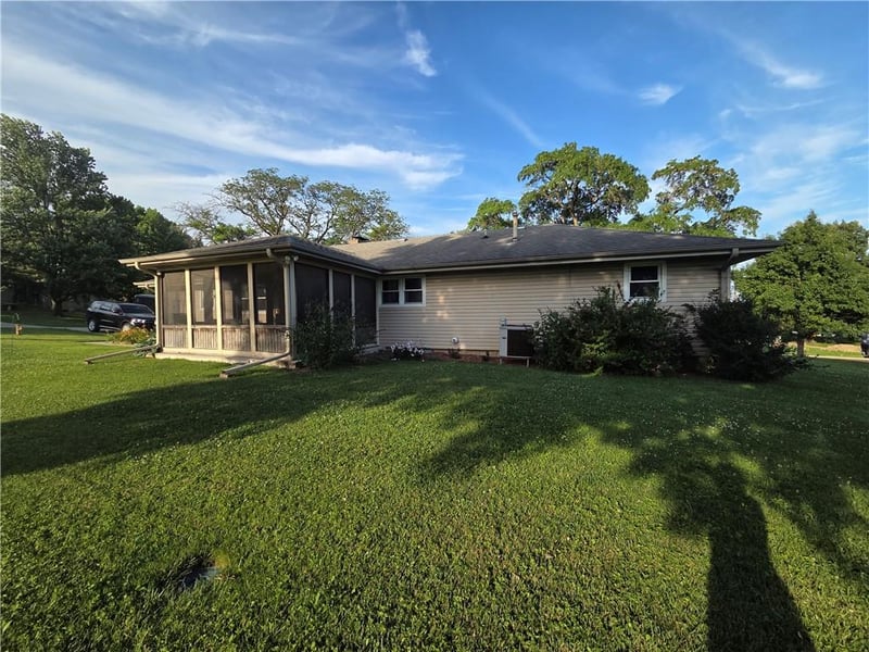 1820 Country Club Dr, Chillicothe, MO 64601
