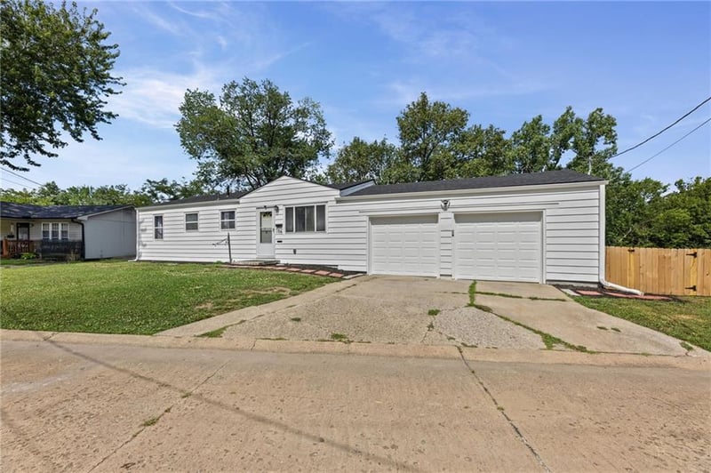 106 15th St, Osawatomie, KS 66064