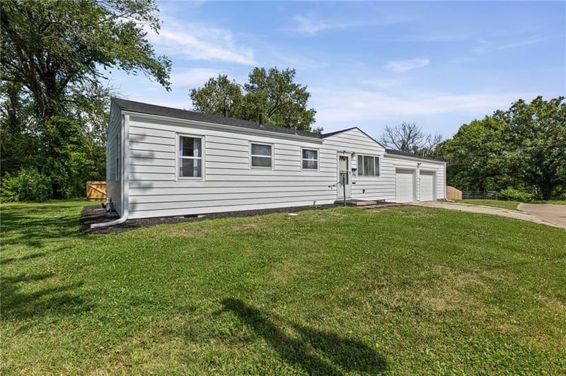 106 15th St, Osawatomie, KS 66064