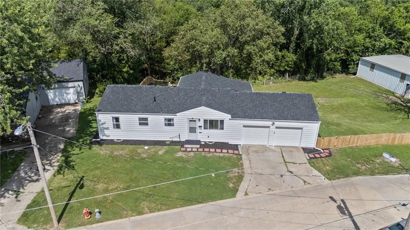 106 15th St, Osawatomie, KS 66064