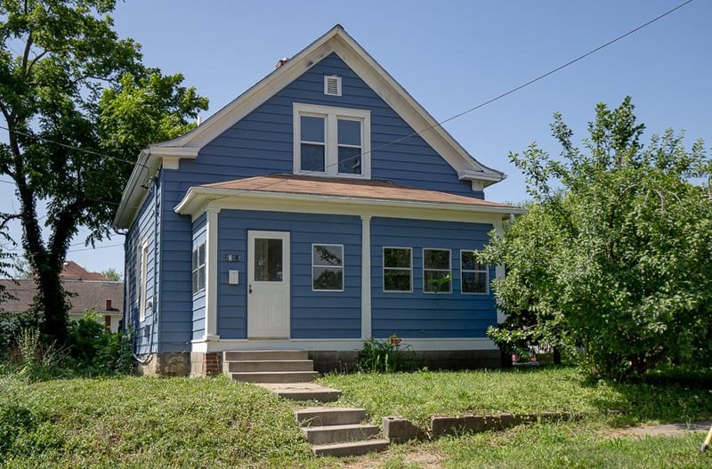 2203 37 St, Kansas City, MO 64109