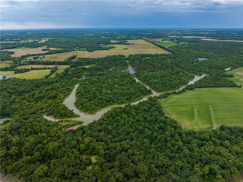 685 1002p Rd, Calhoun, MO 65323