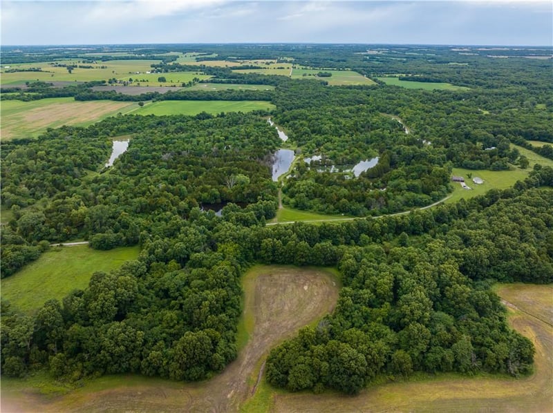 685 1002p Rd, Calhoun, MO 65323