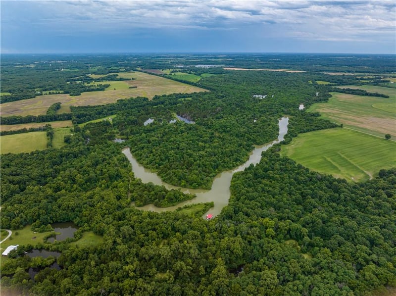 685 1002p Rd, Calhoun, MO 65323