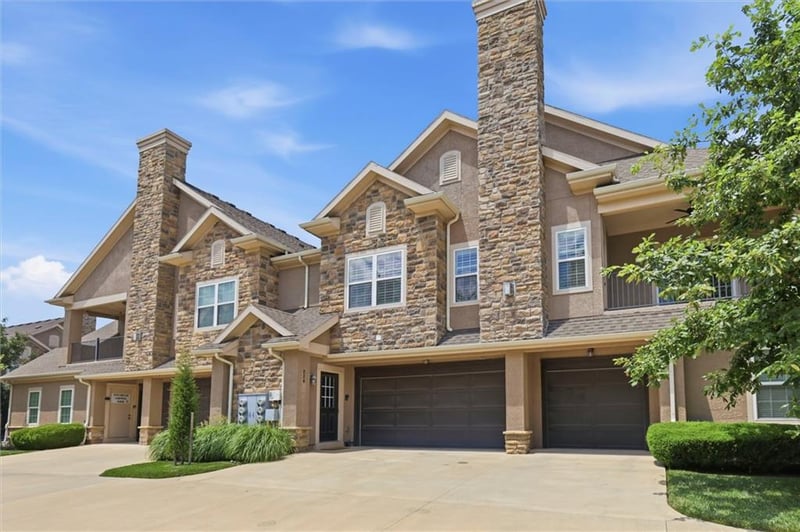 15919 Fontana St #230, Overland Park, KS 66085