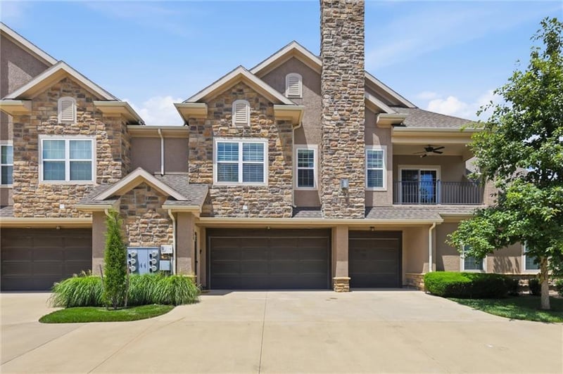 15919 Fontana St #230, Overland Park, KS 66085