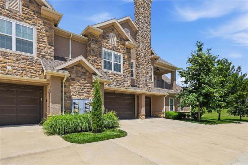 15919 Fontana St #230, Overland Park, KS 66085