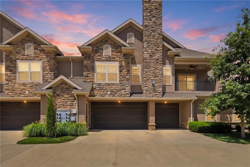 15919 Fontana St #230, Overland Park, KS 66085