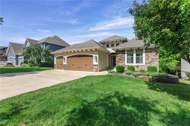 7832 Alden Rd, Lenexa, KS 66216
