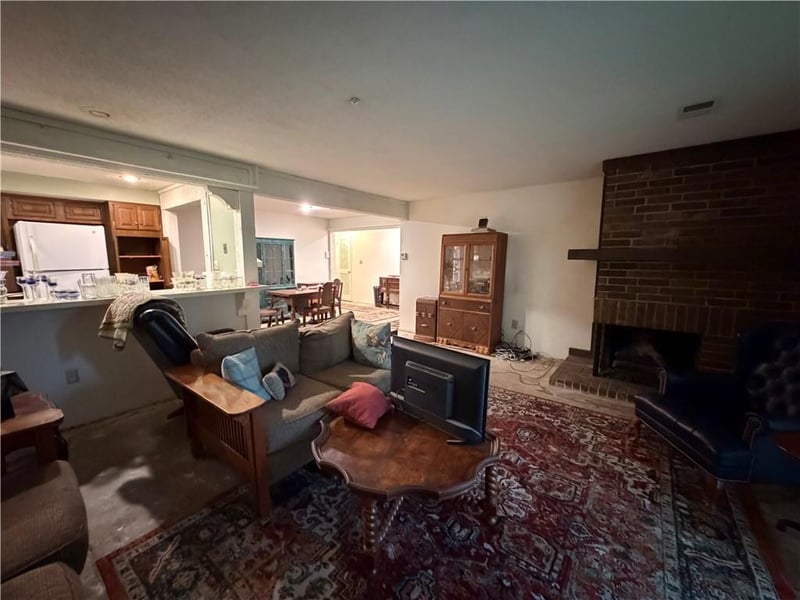 10704 Glenwood St #B, Overland Park, KS 66211