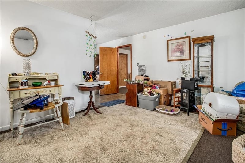 1304 Indian Ln, Independence, MO 64056