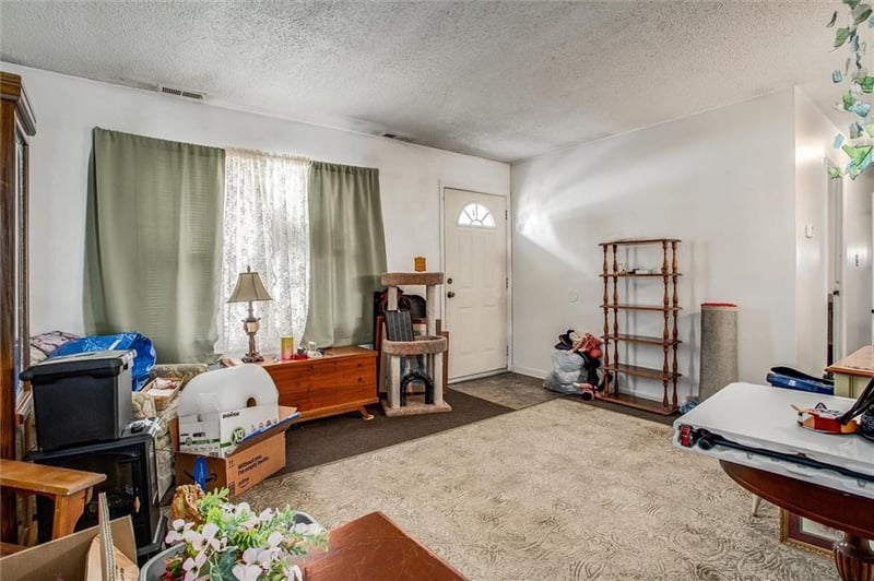 1304 Indian Ln, Independence, MO 64056