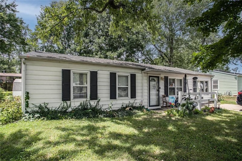 1304 Indian Ln, Independence, MO 64056