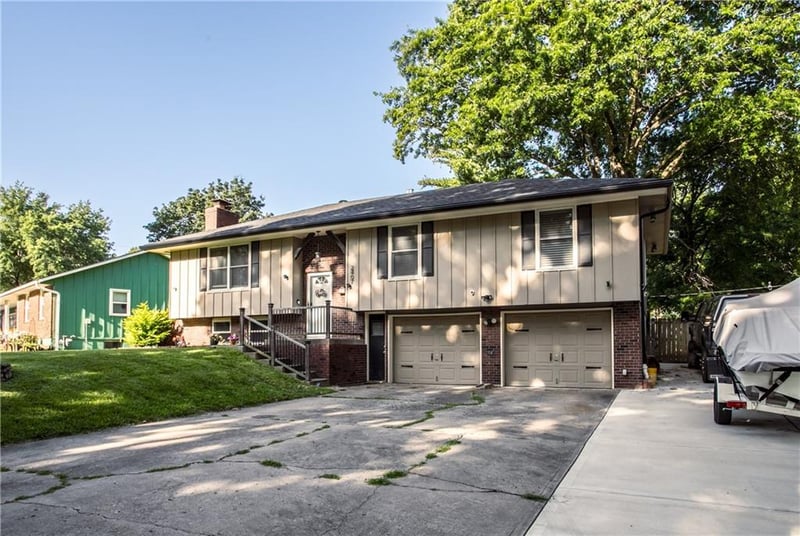 2407 5th St, Blue Springs, MO 64014