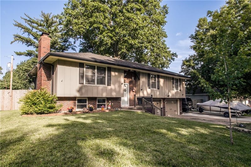 2407 5th St, Blue Springs, MO 64014