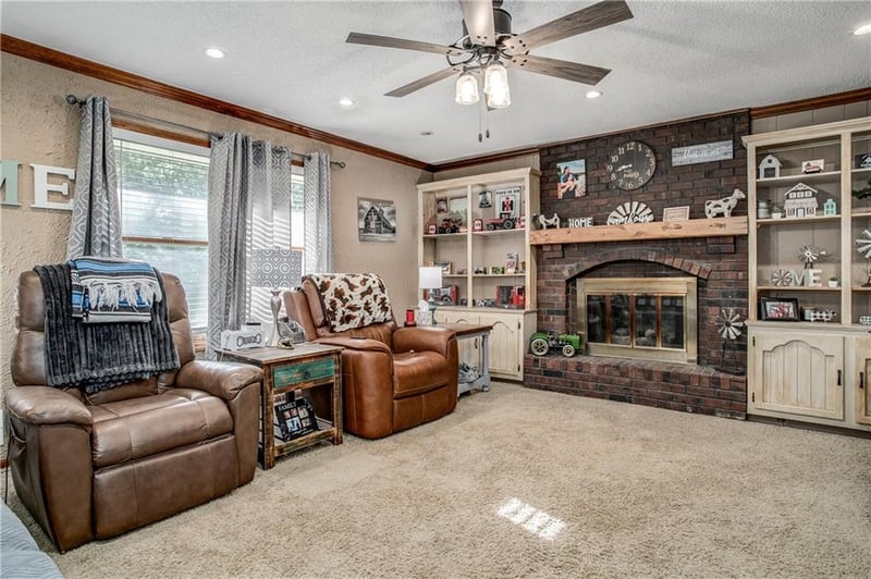 2407 5th St, Blue Springs, MO 64014