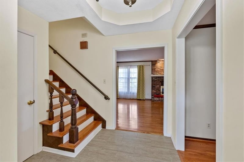 10215 101st St, Overland Park, KS 66212
