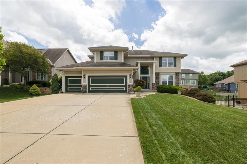 2707 SW 9th Ter, Lee's Summit, MO 64081