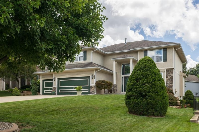 2707 SW 9th Ter, Lee's Summit, MO 64081