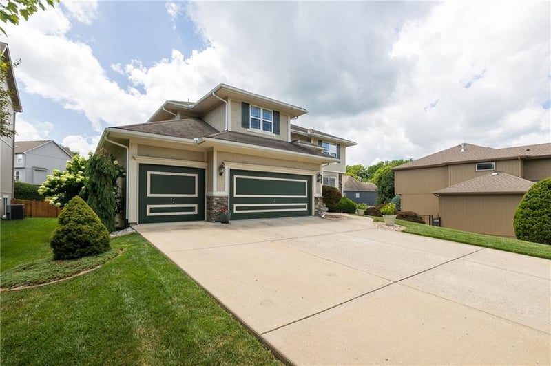 2707 SW 9th Ter, Lee's Summit, MO 64081